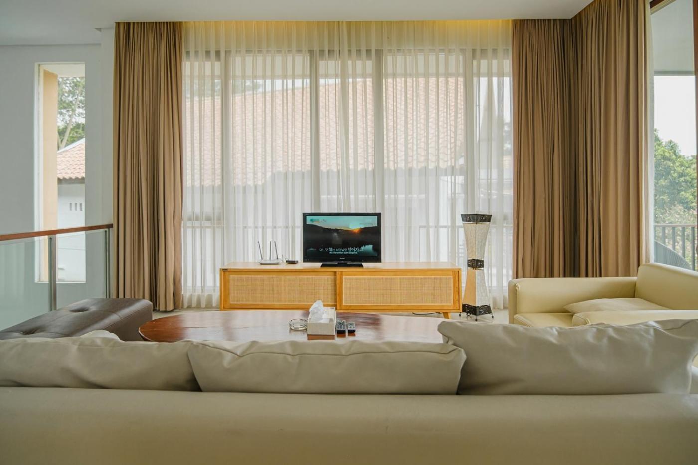 Oyama City View Villa 4 Bedrooms With A Private Swimming Pool Bandung Exterior foto
