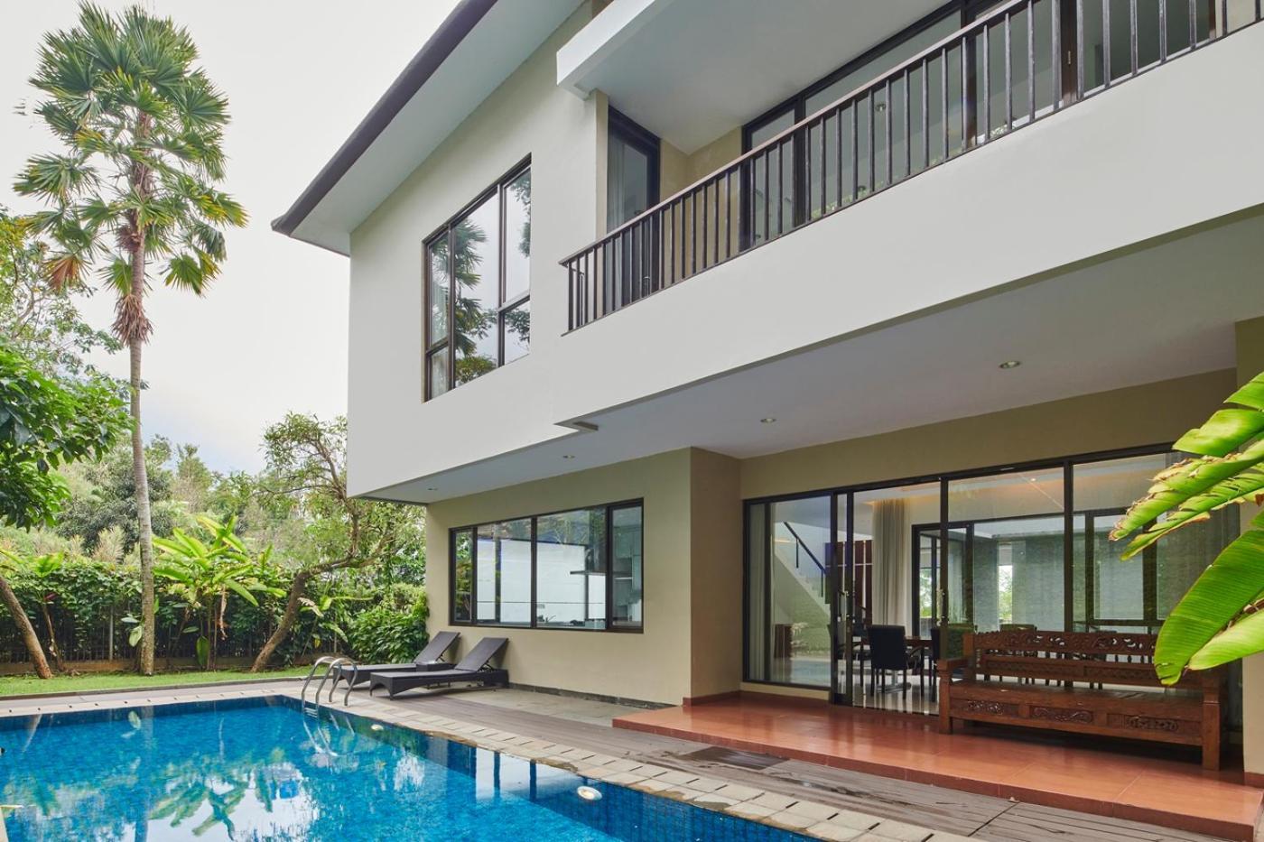 Oyama City View Villa 4 Bedrooms With A Private Swimming Pool Bandung Exterior foto