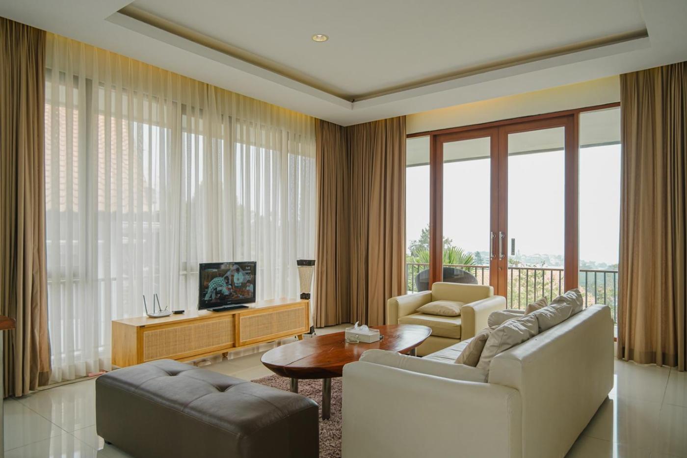 Oyama City View Villa 4 Bedrooms With A Private Swimming Pool Bandung Exterior foto